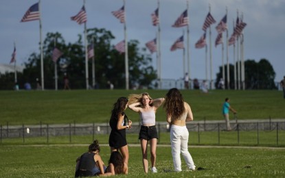 <p><strong>US COVID-19 CASES.</strong> Visitors tour the National Mall in Washington, D.C., the United States on June 26, 2021. Data from Johns Hopkins University showed the new Covid-19 cases in the United States increased by 47 percent from the week prior. <em>(Photo by Ting Shen/Xinhua)</em></p>