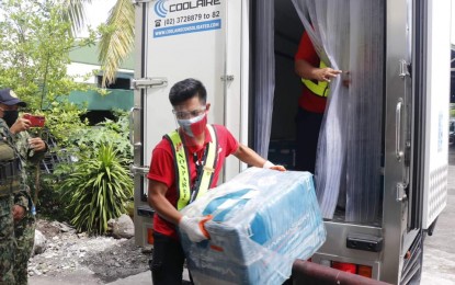 <p><strong>MORE VACCINES</strong>. A fresh supply of Covid-19 vaccines arrives at the Legazpi City Airport on Tuesday (July 13, 2021). The new delivery includes 10,000 vials of Sinovac and 2,400 doses of Sputnik V (Gamaleya) vaccines. <em>(Photo courtesy of DOH-Bicol)</em></p>