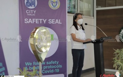 <p><strong>SAFETY SEAL.</strong> Tarlac City Mayor Cristy Angeles delivers her message during the awarding of safety seal certification to SM City Tarlac on Tuesday (July 13, 2021). It is the first mall to receive such award in the city for its strict minimum public health standards against Covid-19. <em>(Photo courtesy of the city government of Tarlac)</em></p>