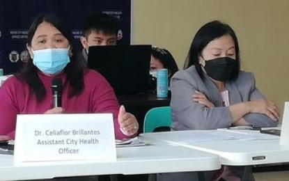 <p><strong>BETTER JAB SERVICE</strong>. Assistant Baguio City health officer Dr. Celiaflor Brillantes (left), said the city has hired more vaccinators deployed in additional vaccination sites to improve the local government's vax rollout. Also in photo is city health officer Dr. Rowena Galpo (right). (<em>PNA photo by Liza T. Agoot</em>) </p>