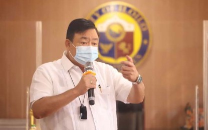 <p><strong>INBOUND TRAVEL</strong>. Iloilo City Mayor Jerry P. Treñas on Thursday (July 22, 2021) upon the recommendation of the Covid-19 team now requires a negative reverse transcription-polymerase chain reaction (RT-PCR) test for travelers from Cebu and National Capital Region. The order that takes effect immediately seeks to slow down the surge in cases, stop the further spread of the variant, buy time for the health system to cope, and protect more lives. <em>(File photo by Arnold Almacen/CMO)</em></p>