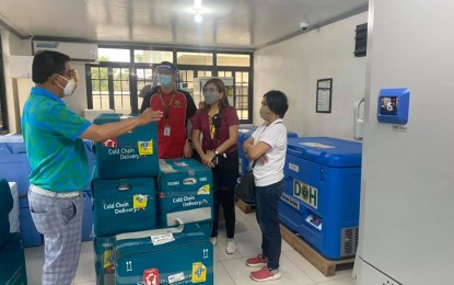 <p><strong>MORE VAX DOSES.</strong> Legazpi City Mayor Noel Rosal (left) is shown together with Department of Health-Bicol officials during the turnover of 6,000 doses of Janssen vaccine on Wednesday (July 21, 2021). The fresh batch of vaccine delivery brought to 203,800 the total number of Covid-19 vaccine doses that have arrived in Bicol. <em>(Photo from Mayor Noel Rosal's Facebook page)</em></p>