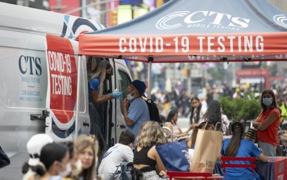 <p>A man receives the Covid-19 test at a mobile testing site in Times Square, New York, the United States, on July 20, 2021. <em>(Xinhua/Wang Ying)</em></p>