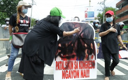 <p><strong>NO TO REDS.</strong> Parents of minors who were lured into the armed struggle by communist terrorist groups stage a rally at Don Chino Roces Bridge in Manila on Monday (July 26, 2021). They lauded the Duterte administration for its aggressive stand to bring down insurgency. <em>(PNA photo by Benjamin Pulta)</em></p>