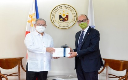 <p>Foreign Affairs Secretary Teodoro L. Locsin, Jr. (left) and United Kingdom Ambassador to the Philippines Daniel Pruce.<em> (Photo by DFA-OPCD Philip Adrian Fernandez)</em></p>