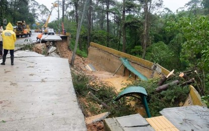 <p><strong>LANDSLIDE.</strong> The Cordillera Regional Disaster Risk Reduction and Management Council (CDRRMC) has warned residents of the region of possible landslides due to the continuous rainfall. An undated photo shows a landslide incident that damaged a road in the region. <em>(Photo courtesy of Redjie Melvic Cawis/PIA-CAR)</em></p>