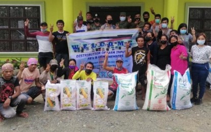 <p><strong>NEW LIVES.</strong> Former members of underground mass organizations in Cabanglasan, Bukidnon receive farm inputs on Tuesday (Aug. 3, 2021). It is a project of the Municipal Agriculture Office under the Department of Agriculture 10 in coordination with the 88th Infantry Battalion to dissuade rebels from further operations in communities. <em>(Contributed photo)</em></p>