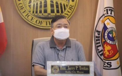 <p><strong>INCREASED TARGET</strong>. Mayor Jerry P. Treñas on Thursday (Aug. 5, 2021) says the city government expanded its eligible population for the Covid-19 vaccination in response to the more infectious Delta variant. Iloilo City has one case of the contagious variant.<em> (PNA photo by Arnold Almacen/City Mayor's Office)</em></p>