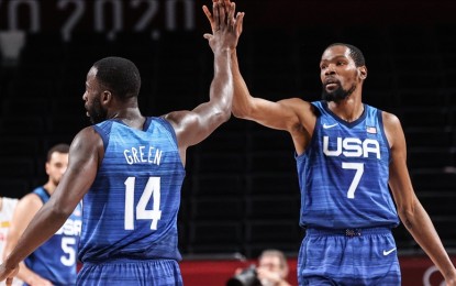 <p><strong>FINALIST</strong>. Kevin Durant (7) of USA greets his teammate Draymond Green during a basketball match between USA and Spain at Saitama Super Arena on the Tokyo 2020 Olympic Games in Tokyo, Japan on Aug. 03, 2021. Team USA won against Australia, 97-78, on Thursday (Aug. 5) to advance to their fourth consecutive gold medal match at the Olympics. <em>(Elif Öztürk Özgöncü - Anadolu Agency)</em></p>