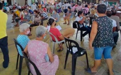 <p><strong>VAX FOR ELDERLY</strong>. The Negros Occidental provincial government is focusing on the use of Moderna vaccines for the A2 priority sector, comprised of senior citizens, as it begins the rollout of the US-made jabs in Bacolod City on Thursday (Aug. 12, 2021). The province received 1,070 vials or 10,700 doses of Moderna vaccines on August 10. <em>(File photo courtesy of I Love Sagay Facebook page)</em></p>