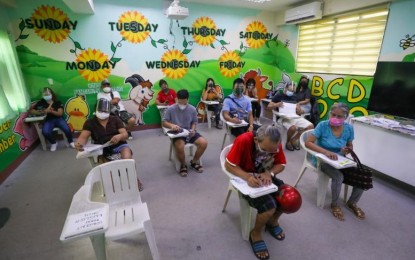 <p><strong>PRIORITY GROUP.</strong> Senior citizens join the queue for Covid-19 vaccines at Palanan Elementary School in Makati City on Friday (Aug. 13, 2021). Ninety percent of the city’s elderly population, or a total of 39,958, are now fully vaccinated as of Aug. 12. <em>(Photo courtesy of MyMakati Facebook)</em></p>