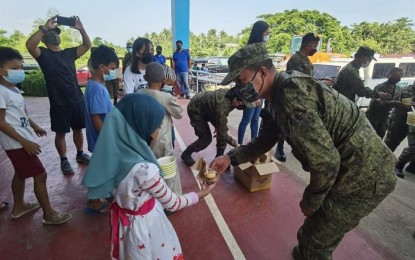 <p><strong>OUTREACH PROGRAM.</strong> Hundreds of children from the Muslim community benefit from the joint outreach program of the military and local government unit of Barangay Pingit, Baler, Aurora on Saturday (Aug. 14, 2021). During the event, a total of 200 children benefited from the feeding program while 50 others availed themselves of free haircuts. <em>(Photo by Jason de Asis)</em></p>