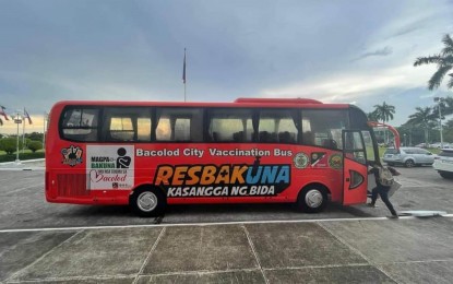 <p><strong>MOBILE VAX DRIVE</strong>. The City of Bacolod is deploying its VAX-i mobile buses to conduct a house-to-house vaccination campaign in seven priority barangays, which started on Wednesday. In a statement on Thursday (Oct. 21, 2021), Mayor Evelio Leonardia said the goal is to make the vaccination program more accessible to everyone for Bacolod to ensure population protection against Covid-19.<em> (File photo courtesy of Bacolod City PIO)</em></p>