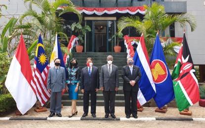 <p>(From right to left) Ambassador Alex G. Chua (PH), Ambassador Arthur Andambi (KE), Ambassador Mohamad Hery Saripudin (ID), Ambassador Sasirit Tangulrat (TH), and Ambassador Loh Seck Tiong (MY) <em>(Photos courtesy of the Indonesian Embassy)</em></p>