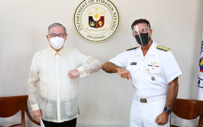 <p><strong>ALLIANCE</strong>. Foreign Affairs Secretary Teodoro L. Locsin Jr. (left) receives US INDOPACOM Commander Admiral John C. Aquilino (right) during the latter’s courtesy call on Aug. 23, 2021. Aquilino reiterated the US’ commitment to the Mutual Defense Treaty.<em> (DFA-OPCD Photo by Vanessa Ubac)</em></p>