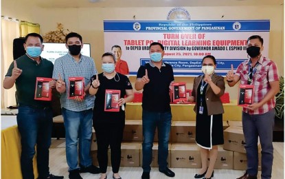 <p><strong>NEW GADGETS.</strong> Governor Amado Espino III (third from right) turns over educational gadgets to officials of the Department of Education Schools Division Office in Urdaneta City on Wednesday (Aug. 25, 2021). The gadgets were distributed to deserving students. <em>(Photo courtesy of Province of Pangasinan)</em></p>
