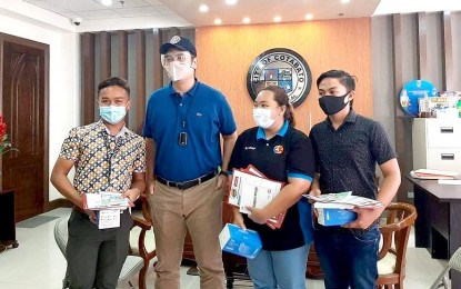 <p><strong>YOUTH POWER.</strong> Presidential Communications Operations Office Secretary Martin Andanar (2nd from left) meets with Sangguniang Kabataan officials of the Bangsamoro Autonomous Region in Muslim Mindanao in Cotabato in this August 2020 photo. He lauded their efforts in Covid-19 response and asked for their help in fighting fake news. <em>(Photo courtesy of Midsayap-PIO)</em></p>