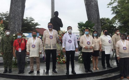 <p><strong>REMEMBERING DEL PILAR</strong>. Governor Daniel Fernando (center) leads the commemoration of Gat Marcelo del Pilar's 171st birth anniversary at  Dambanang Marcelo H. del Pilar in Sitio Cupang, Barangay San Nicolas, Bulakan, Bulacan on Monday (Aug. 30, 2021). Del Pilar was a key figure in the struggle against Spanish occupation, and one of the leaders of the Philippine Propaganda Movement. <em>(Photo by Manny Balbin)</em></p>