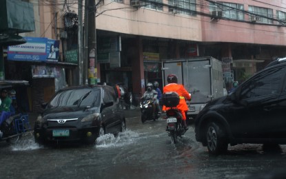 <p><strong>INCESSANT RAINS.</strong> Vehicles wade through ankle-deep floodwaters along a portion of Doña Soledad Ave. in Parañaque City due to non-stop rains brought by severe tropical storm Jolina on Wednesday (Sept. 8, 2021). Jolina is forecast to cross the Batangas-Cavite area either Wednesday afternoon or evening, before heading towards Manila Bay. <em>(PNA photo by Ben Pulta)</em></p>