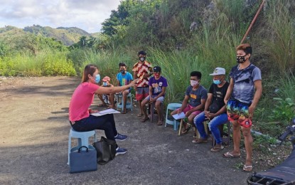 <p><strong>INSTITUTIONALIZED PROGRAM</strong>. Antique Provincial Board Member Karmila Rose Dimamay (left) interviews Antique's migrant sugar workers or sacadas in the town of Barbaza in May 2021. Dimamay said her ordinance institutionalizing the programs and projects for sacadas and their families was approved on final reading in a virtual session on Thursday (Sept. 16, 2021). <em>(Photo courtesy of SP Karmila Rose Dimamay)</em></p>