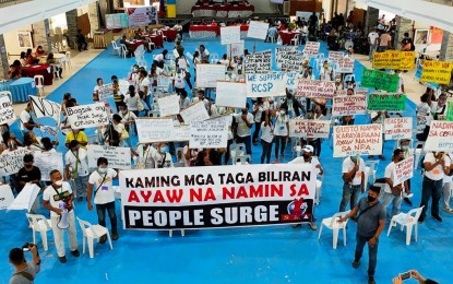<p><strong>NO TO NPA</strong>. Former members of People Surge Alliance in Biliran province denounce the deceptive recruitment of the New People’s Army through progressive organizations in Naval, Biliran on Wednesday (Sept. 15, 2021). More than 100 members of a progressive group organized by the NPA have formally abandoned the group through a ceremony. <em>(Photo courtesy of Philippine Army)</em></p>
