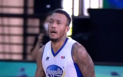<p><strong>HERO.</strong> Calvin Abueva perfectly executes a play designed for him and scored on a layup that gave Magnolia a 90-89 win over NorthPort in the PBA Philippine Cup at the Don Honorio Ventura State University Gym in Bacolor, Pampanga on Friday (Sept. 17, 2021). He finished with 15 points while the Hotshots advanced to the quarterfinals.<em> (Screengrab courtesy of Magnolia Hotshots Facebook)</em></p>