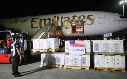 <p><strong>US-DONATED VAX</strong>. A forklift operator transfers the boxes containing the 2,020,590 doses of Pfizer vaccine to a delivery truck shortly after the shipment’s arrival via Emirates Flight EK2520 at the Ninoy Aquino International Airport Terminal 3 in Pasay City Sunday night (Sept. 19, 2021). The more than 2 million Pfizer vaccines were donated by the United States government through COVAX Facility. (PNA photo by Avito C. Dalan)</p>