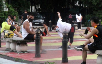 <p><strong>WORKOUT.</strong> Aside from vaccination, experts advise maintaining a healthy lifestyle to keep Covid-19 and other diseases away, like this group at the Quezon Memorial Circle in Quezon City on Aug. 28, 2021. Outdoor exercise is allowed under the current Alert Level system but only near or within the vicinity of the residence. <em>(PNA photo by Rico H. Borja)</em></p>