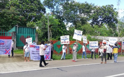 <p><strong>RALLY</strong>. Farmers from Carigara, Leyte hold a rally outside the office of the Leyte Center for Development, Inc. (LCDe) in Palo town on Tuesday (Sept. 21, 2021). Farmers in Carigara town insisted on the ties between the NGO and the New People’s Army. <em>(PNA photo by Sarwell Meniano)</em></p>