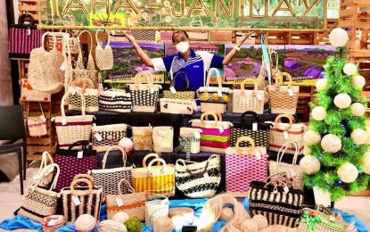 <p><strong>BAGS GALORE</strong>. Bags made of abaca fibers are on display in the ongoing Tumandok trade and travel fair organized by the Provincial Culture, Arts, History and Tourism Office of the province of Iloilo. Provincial tourism officer Gilbert Marin in an interview Wednesday (Sept. 22, 2021) said 12 exhibitors join the event from Sept. 20-26.<em> (Photo courtesy of Bombette Marin)</em></p>