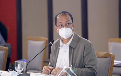 <p><strong>VACCINATION OF MINORS.</strong> National Task Force (NTF) against Covid-2019 chief implementer Secretary Carlito Galvez Jr. updates President Rodrigo Roa Duterte during a meeting with the Inter-Agency Task Force for the Management of Emerging Infectious Diseases (IATF-EID) core members in Davao City on Sept. 22, 2021. Galvez said the NTF is proposing to open the vaccination for minors aged 12 to 17 years old by mid of October. <em>(Presidential photo by Roemari Lismonero)</em></p>