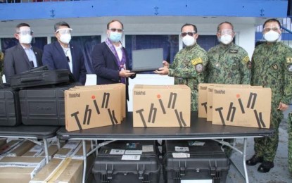 <p><strong>ANTI-TERROR EQUIPMENT.</strong> US Embassy regional security officer Stephen Lesniak (3rd from left) turns over anti-terror equipment to officials of the Philippine National Police in Camp Crame, Quezon City on Wednesday (Sept. 22, 2021). These equipment are expected to beef up the counter-terrorism capabilities of the PNP. <em>(Photo courtesy of PNP PIO)</em></p>