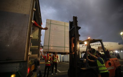 <p><strong>GOV’T-PROCURED VAX DOSES.</strong> Crates with 3 million doses of government-procured Sinovac Covid-19 jabs are offloaded from a Philippine Airlines flight at the Ninoy Aquino International Airport Terminal 2 in Pasay City on Sunday (Sept. 26, 2021). The government continues to encourage eligible Filipinos to avail of free vaccines and protect themselves against the dreaded disease.<em> (PNA photo by Avito Dalan)</em></p>