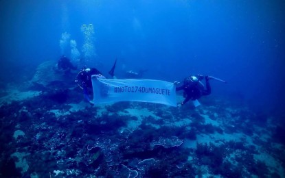 <p><strong>RECLAMATION PROJECT</strong>. Scuba divers in Negros Oriental show their opposition to the proposed offshore reclamation project in Dumaguete City in this dive photo taken Sept. 21, 2021. On Monday (Sept. 27, 2021), the provincial board voted to override the veto of Governor Roel Degamo on a proposed anti-reclamation ordinance in marine protected areas of the province.<em> (Photo courtesy of Glenn Carballo)</em></p>