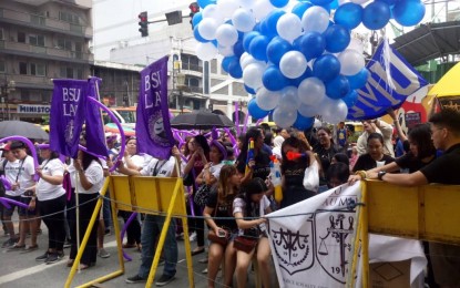 <p><strong>NOT THIS TIME.</strong> Bar operations, the tradition of boosting examinees’ morale by gathering outside the testing site, will not be as festive as they used to be due to the Covid-19 pandemic. In this November 2018 photo, supporters converge at the corner of España Boulevard and P. Noval Street in Manila outside the University of Santo Tomas.<em> (Photo courtesy of PTV)</em></p>