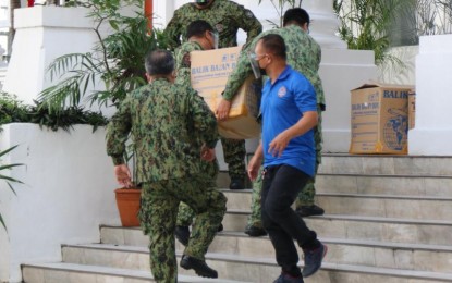 <p><strong>EVIDENCE.</strong> Criminal Investigation and Detection Group members bring boxes of evidence against communist terrorist groups to the Department of Justice on Friday (Oct. 1, 2021). Parents whose children were recruited by the New People’s Army and former rebel leaders filed cases against Communist Party of the Philippines founding chair Jose Maria Sison, Kabataan party-list Rep. Sarah Elago, and other communist terrorist group leaders for violating anti-trafficking and child abuse laws. </p>