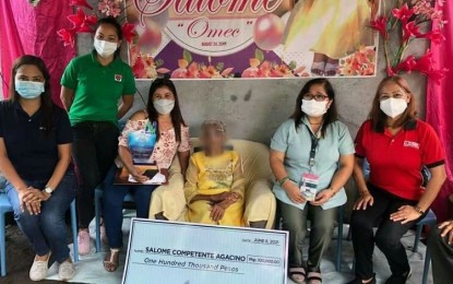 Centenarians Receive P K Govt Cash Gift Philippine News Agency