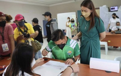 <p><strong>COC FILER</strong>. Talisay City Mayor Anthony Gerald Gullas was the first political aspirant in Cebu province to file his certificate of candidacy at the Comelec-Provincial Office in Cebu City on Friday (Oct. 1, 2021). The filing of COCs for the May 9, 2022 elections will end on Oct. 8, 2021. <em>(Photo courtesy of Rhea Aquino Gullas)</em></p>