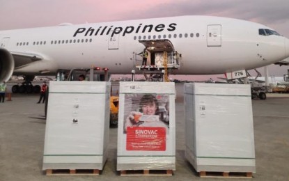 <p><strong>NEW SHIPMENT.</strong> A total of 2.5 million doses of the Sinovac Covid-19 vaccine arrive at the Ninoy Aquino International Airport Terminal 2 on Friday (Oct. 1, 2021). The government-procured jabs raised the country's total doses received to 74,707,940. <em>(PNA photo by Benjamin Pulta)</em></p>