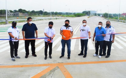 <p><strong>ROAD PROJECT</strong>. Public Works Secretary Mark Villar (center), leads other government officials in the inauguration of the Ciudad de Victoria project in Bocaue, Bulacan on Saturday (Oct. 2, 2021). The project includes the construction of a North Luzon Expressway interchange and a bypass road which is expected to alleviate the heavy traffic along the Bocaue section of McArthur Highway. <em>(PNA photo by Manny Balbin) </em></p>