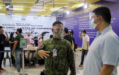 <p><strong>ELECTION SEASON.</strong> Election officer Mohammad Bhydir Sarapuddin (right) discusses protocols with Lt. Col. Ruben Piquero, chief of the City of Dasmariñas, Cavite police, at the Commission on Elections satellite office at a mall in Cavite on Friday (Oct, 1, 2021). Aspirants for next year’s elections have until October 8 to file their certificates of candidacy. <em>(PNA photo by Gil Calinga)</em></p>