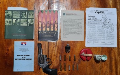 <p><strong>LEAVING NPA. </strong>The firearm, ammunitions, and subversive materials turned over by a couple who abandoned the New People’s Army and surrendered to the Philippine Army in Leyte on Sunday (Oct. 3, 2021). They were engaged in communist activities for two decades in Luzon before yielding to the military.<em> (Photo courtesy of Philippine Army)</em></p>