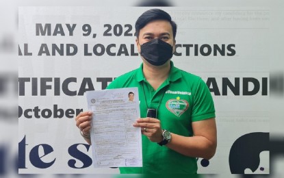 <p><strong>COC FILED</strong>. Speaker Lord Allan Velasco files his certificate of candidacy for representative of the lone district of Marinduque before the Commission on Elections office in Boac town on Tuesday (Oct. 5, 2021). Velasco is eyeing third term in Congress. <em>(Photo courtesy of the Speaker's office)</em></p>