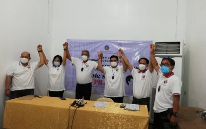 <p><strong>TEAM FEDELICIO</strong>. The Team Fedelicio led by their standard-bearer Vicente Fedelicio (3rd from left) filed their certificates of candidacy (COC) at the Commission on Elections Antique Provincial Office in San Jose de Buenavista on Wednesday (Oct. 6, 2021). Fedelicio said he is lobbying support for all his teammates so they could work smoothly for the tourism and economic development of the province. <em>(PNA photo by Annabel Consuelo J. Petinglay)</em></p>