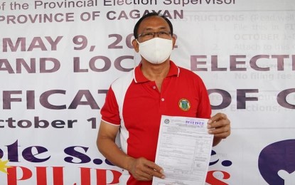 <p><strong>REELECTION BID</strong>. Cagayan Governor Manuel Mamba files his certificate of candidacy at the Comelec in Tuguegarao City on Thursday (Oct. 7, 2021). If reelected, Mamba will be serving his third and final term of office. <em>(Photo courtesy of Francis Jorque/Cagayan Provincial Information Office)</em></p>