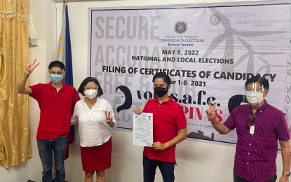 <p><strong>COC FILING</strong>. Ferdinand Alexander "Sandro" Marcos (2nd right) files his certificate of candidacy for Ilocos Norte first district representative on Thursday (Oct. 7, 2021). He is accompanied by his parents and sibling, along with his cousin, Ilocos Norte Gov. Matthew Joseph Manotoc. (<em>PNA photo by Leilanie G. Adriano</em>) </p>