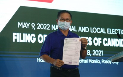 <p><strong>SENATOR.</strong> Former Agriculture Secretary Emmanuel "Manny" says on Tuesday (Oct. 12, 2021) that President Rodrigo Duterte has endorsed his candidacy. Photo shows Piñol filing his certificate of candidacy for senator at the Sofitel Harbor Garden Tent in Pasay City on Friday, the last day of the filing period. <em>(PNA photo by Joey O. Razon)</em></p>