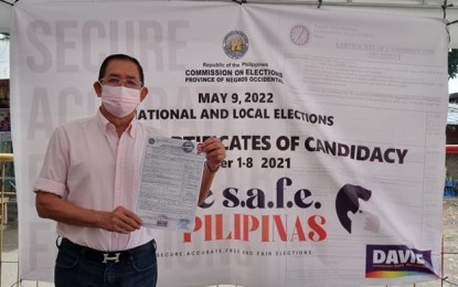 <p><strong>RETURN TO POLITICS</strong>. Businessman Ricardo “Cano” Tan files his certificate of candidacy for councilor of Bacolod City before the Commission on Elections on Friday (Oct. 8, 2021). Tan was elected number one city councilor from 2016 to 2019 but took a leave after he and his wife were ambushed in December 2018, and after he was linked by President Rodrigo Duterte to the illegal drug trade in January 2019, but was eventually cleared of any complicity. <em>(Photo courtesy of Carla Cañet)</em></p>