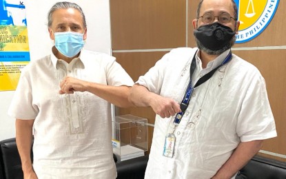 <p>UN Philippines Resident Coordinator Gustavo Gonzalez and the late CHR chair Chito Gascon. (<em>Photo courtesy of UN RC Gonzales</em>) </p>