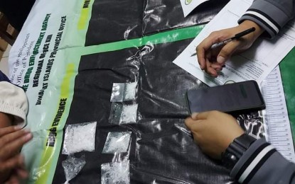 <p><strong>SEIZED ILLEGAL DRUGS</strong>. Operatives from PDEA-13 seized six plastic sachets of shabu weighing 100 grams valued at PHP45,000 in a buy-bust early morning on Saturday (Oct. 9, 2021), in Purok 9, Barangay Doongan, Butuan City. The suspects have eluded arrest and remain at large. (<em>Photo courtesy of PDEA-13</em>) </p>